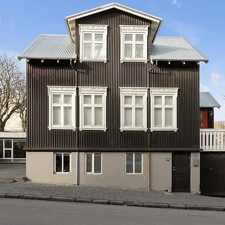 Baron Downtown Apartment *
